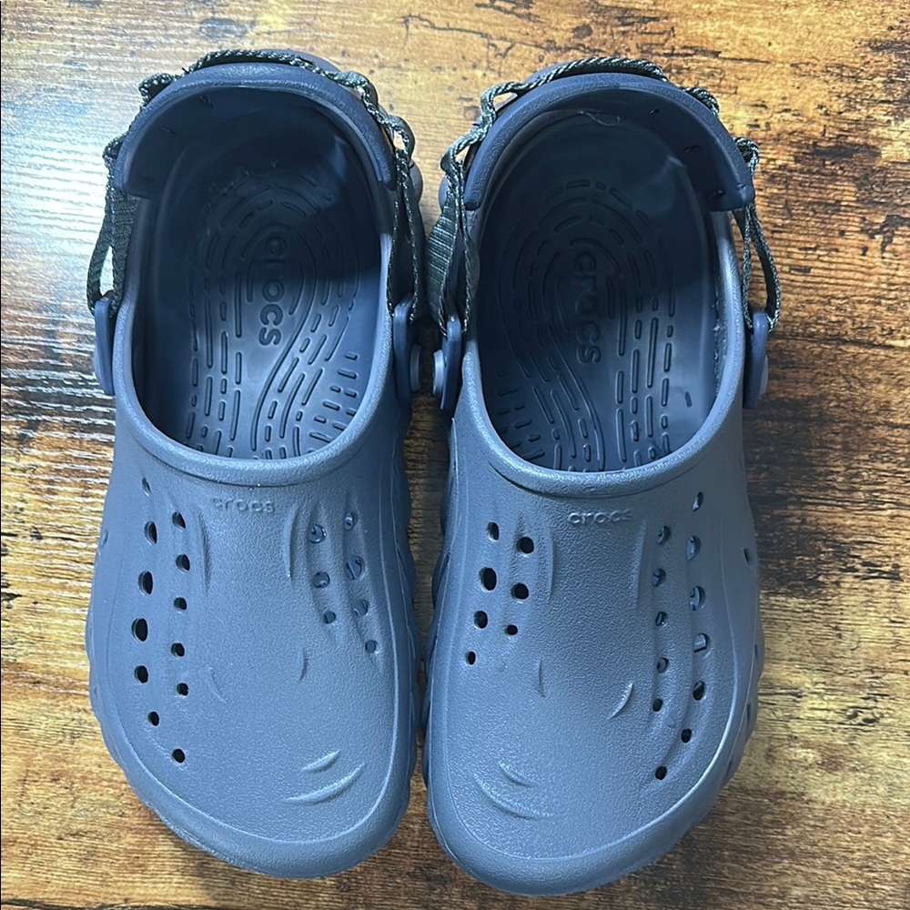 CROCS ECHO CLOG
Navy Blue
Women’s size 7